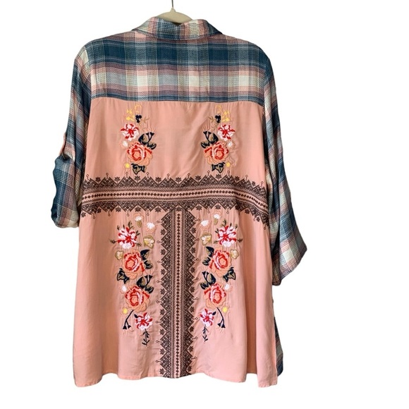 Andree by Unit multi plaid button up front w embroidered back 3/4 sleeve. Size L - Picture 2 of 10